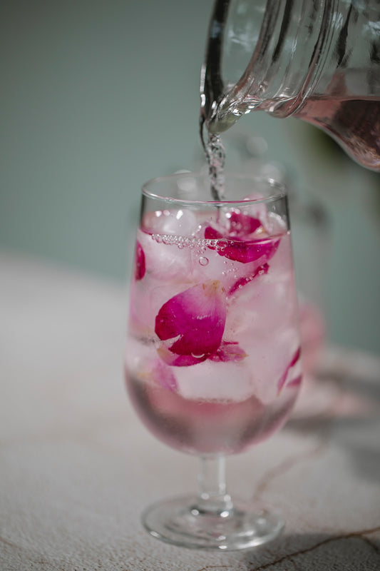 Benefits of Rose Water and How to Make It